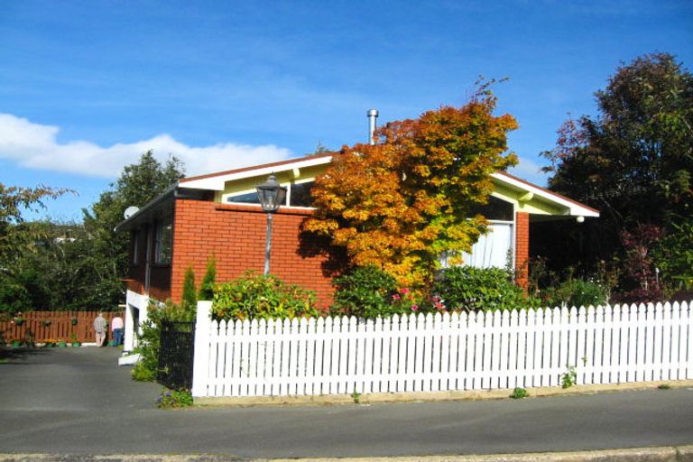 Photo of property in 8 Pioneer Crescent, Helensburgh, Dunedin, 9010