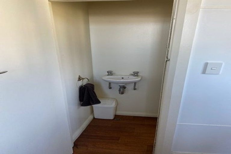 Photo of property in 1/27 Brougham Street, Mount Victoria, Wellington, 6011