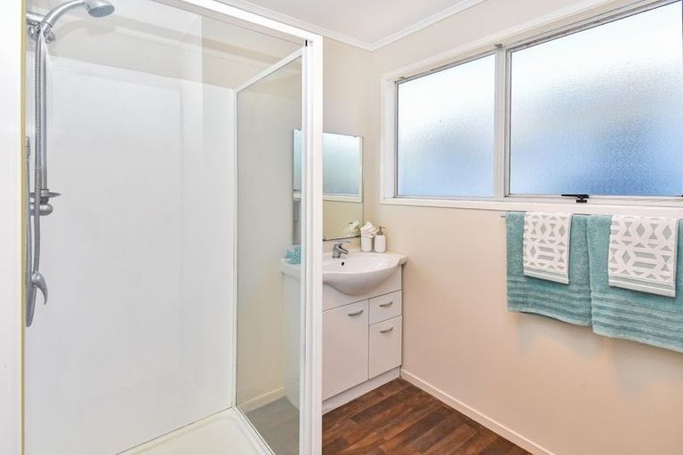 Photo of property in 25 Gibbons Road, Weymouth, Auckland, 2103