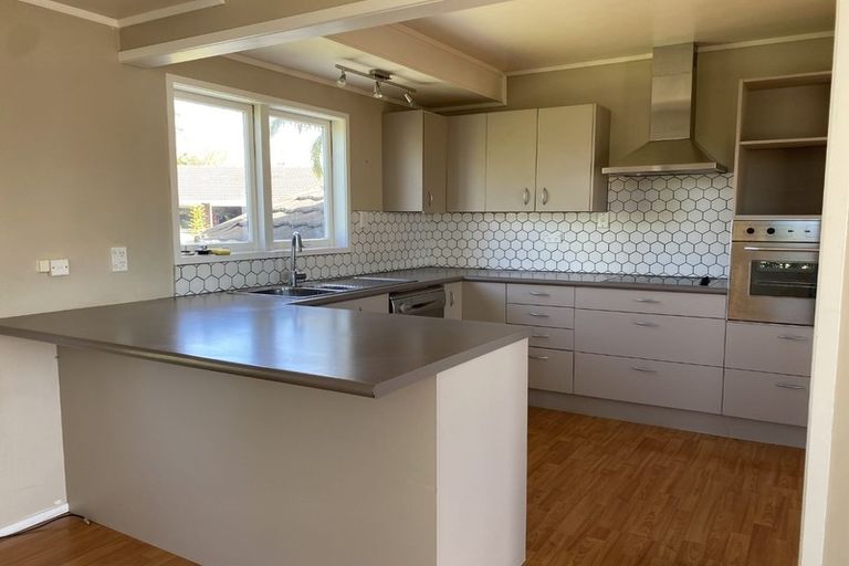 Photo of property in 2/32 Prince Regent Drive, Half Moon Bay, Auckland, 2012