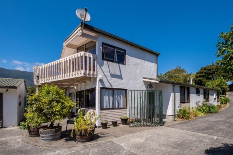 Photo of property in 5 Ranui Street, Waikawa, Picton, 7220