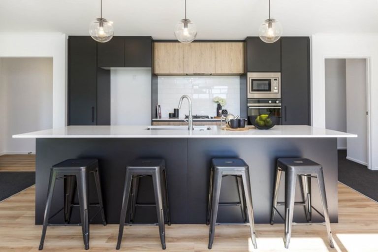 Photo of property in 10 Buddle Road, Wallaceville, Upper Hutt, 5018