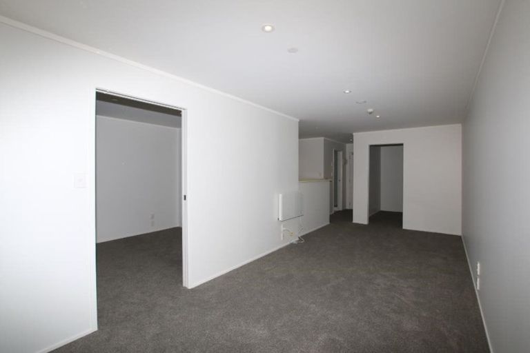 Photo of property in 6a/30 Westward Ho, Glen Eden, Auckland, 0602