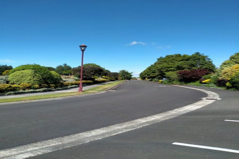 Photo of property in 2 Sovereign Isle Lane, Rototuna, Hamilton, 3210