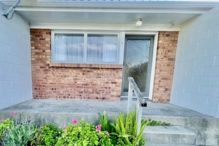 Photo of property in 4/318 Te Atatu Road, Te Atatu South, Auckland, 0610