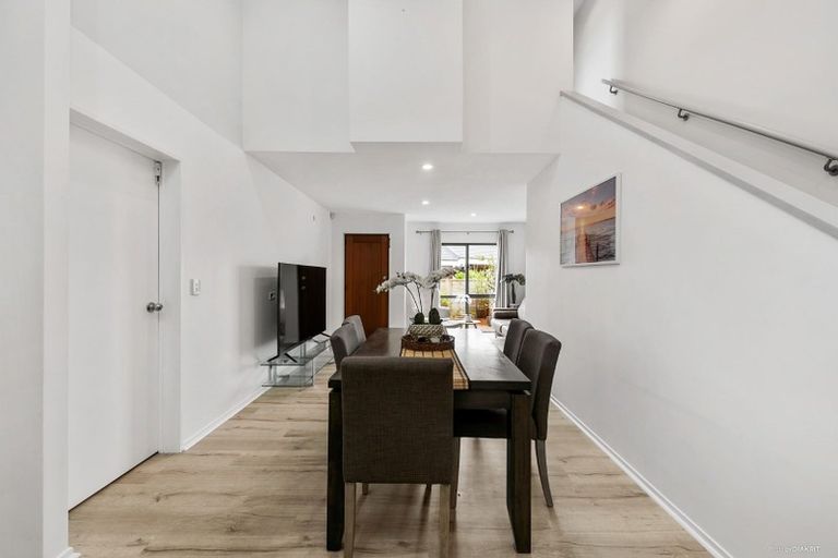 Photo of property in 30 Spalding Rise, Golflands, Auckland, 2013