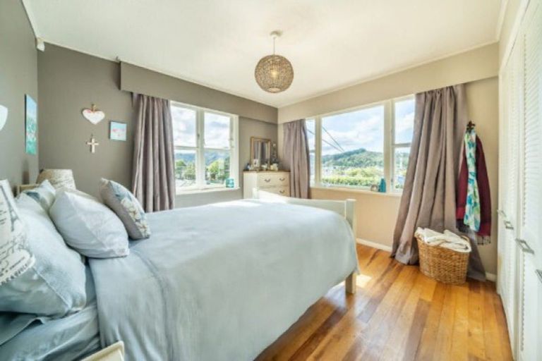 Photo of property in 121 Wainuiomata Road, Wainuiomata, Lower Hutt, 5014