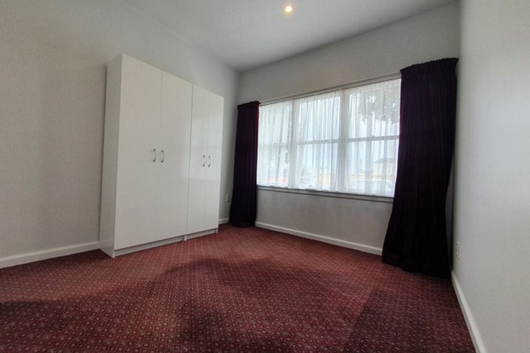 Photo of property in 7 Straven Road, Riccarton, Christchurch, 8011