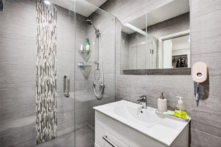 Photo of property in 37 Riverglade Parkway, Te Atatu South, Auckland, 0610