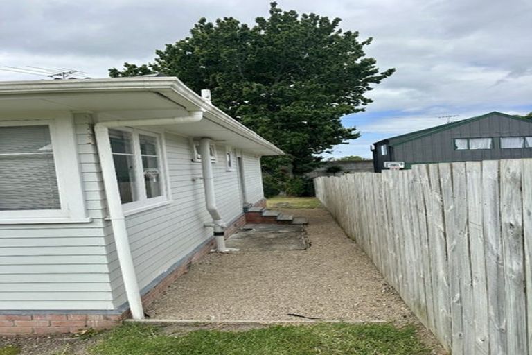 Photo of property in 22 Paton Avenue, Te Atatu South, Auckland, 0610