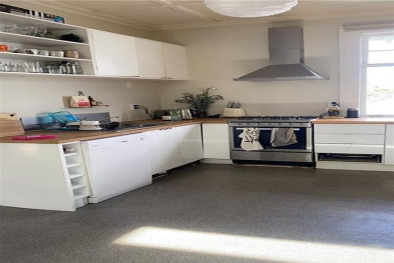 Photo of property in 66 Hawker Street, Mount Victoria, Wellington, 6011