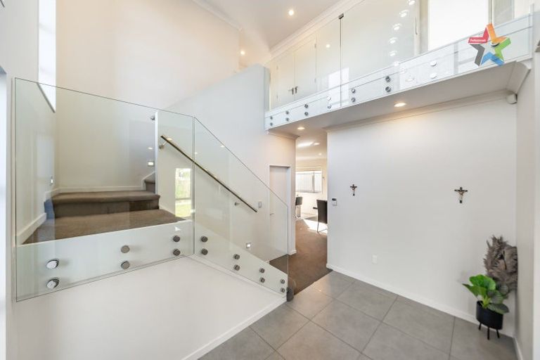 Photo of property in 60 Whites Line West, Woburn, Lower Hutt, 5010