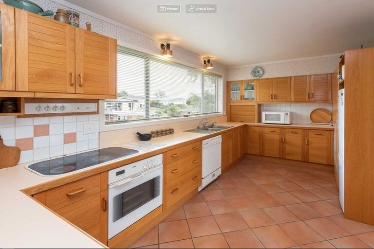 Photo of property in 9 Castleton Drive, Howick, Auckland, 2014