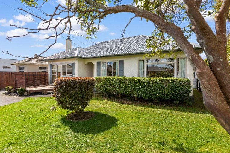 Photo of property in 121 Govett Avenue, Frankleigh Park, New Plymouth, 4310