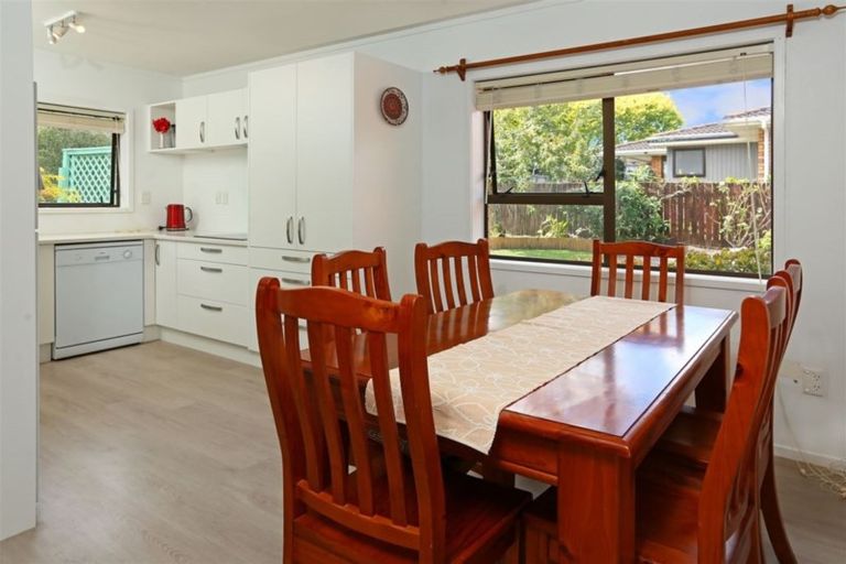Photo of property in 2/104 Rathgar Road, Henderson, Auckland, 0610