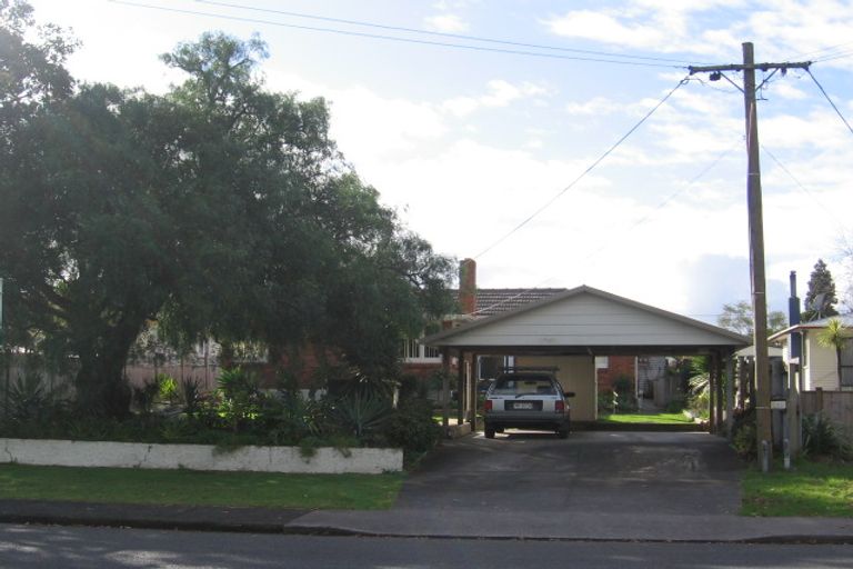 Photo of property in 5 Waione Avenue, Te Atatu Peninsula, Auckland, 0610