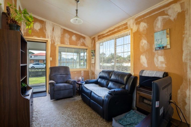 Photo of property in 1 Blake Street, Waitara, 4320