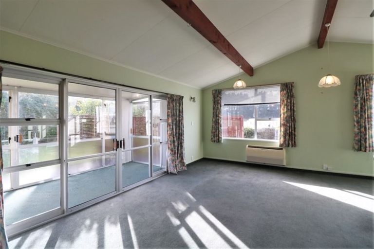 Photo of property in 17 Queen Street, Pareora, 7912