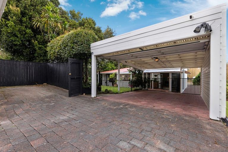 Photo of property in 2/84 West Coast Road, Glen Eden, Auckland, 0602