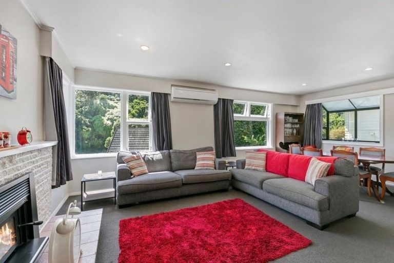 Photo of property in 76a Newlands Road, Newlands, Wellington, 6037