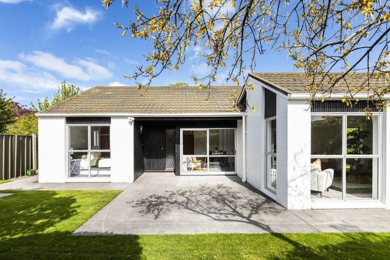 Photo of property in 2/34 Greers Road, Burnside, Christchurch, 8041