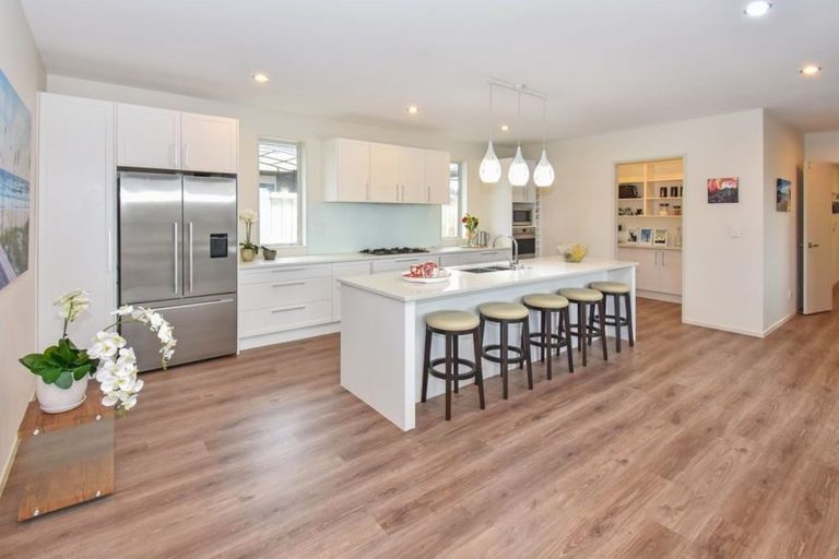 Photo of property in 22 Kilmacrennan Drive, Rosehill, Papakura, 2113