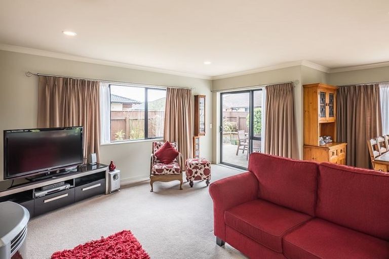 Photo of property in 5 Central Park, Paraparaumu Beach, Paraparaumu, 5032
