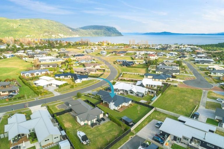 Photo of property in 58 Montgomery Crescent, Kinloch, Taupo, 3377