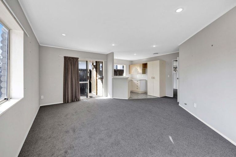 Photo of property in 2/59 Wallath Road, Westown, New Plymouth, 4310