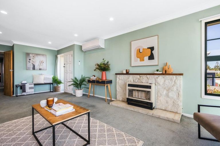 Photo of property in 22 Sunset Parade, Plimmerton, Porirua, 5026