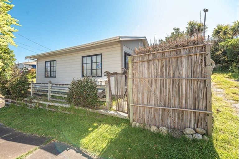 Photo of property in 49 Rangiora Street, Castlecliff, Whanganui, 4501