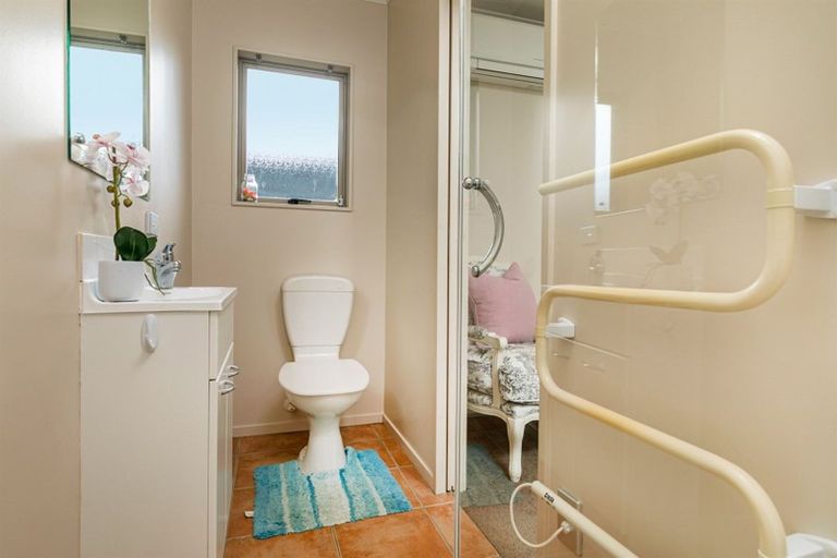 Photo of property in 27 Mckinley Road, Sunnyvale, Auckland, 0612