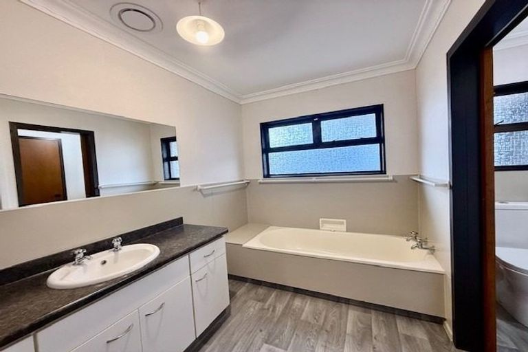 Photo of property in 9b Tirinui Crest Road, Otumoetai, Tauranga, 3110