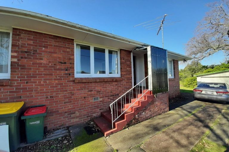 Photo of property in 2/27 Exmouth Road, Northcote, Auckland, 0627