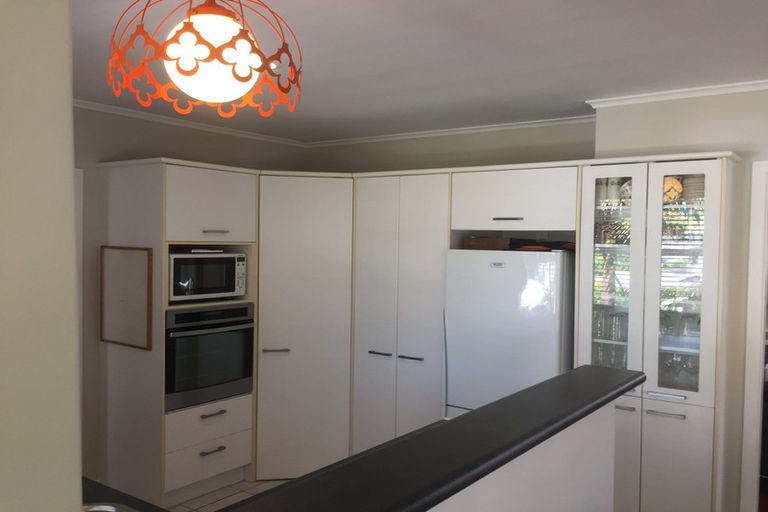 Photo of property in 1/1 Sylvan Park Avenue, Milford, Auckland, 0620