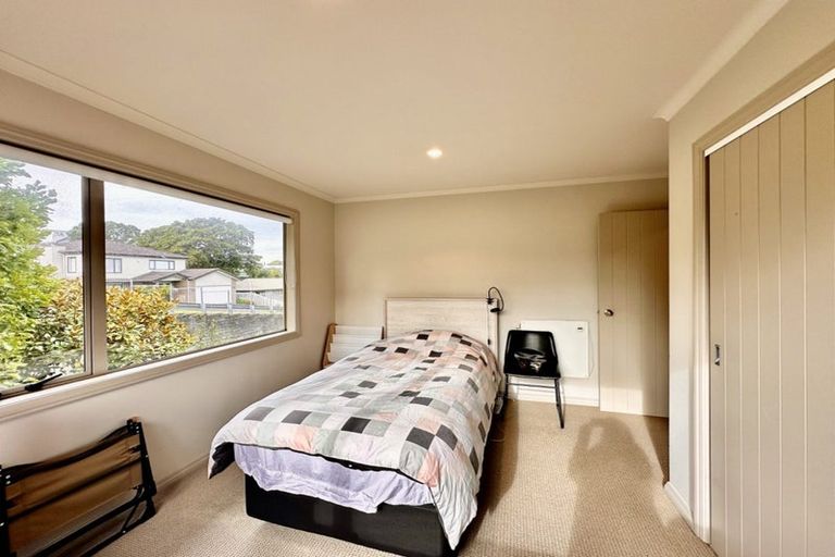 Photo of property in 12 Keating Rise, Northcross, Auckland, 0632