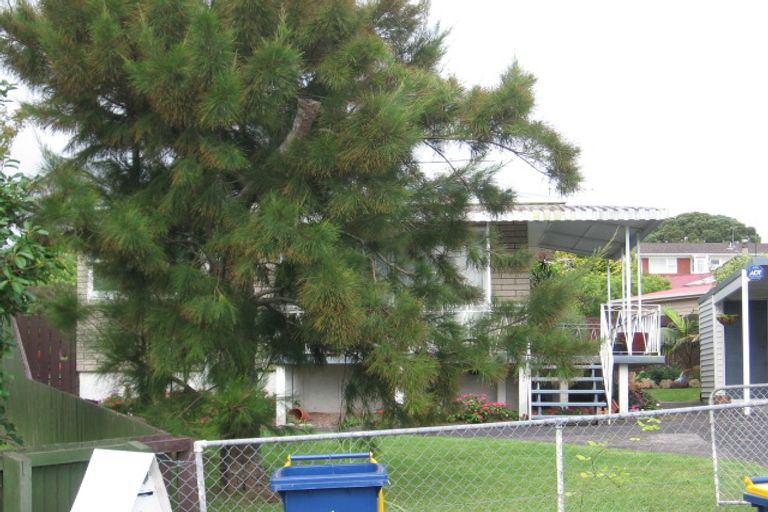 Photo of property in 6 Orchid Place, Te Atatu South, Auckland, 0610