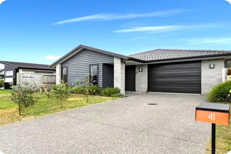 Photo of property in 41 Hills View Drive, Papamoa, 3118