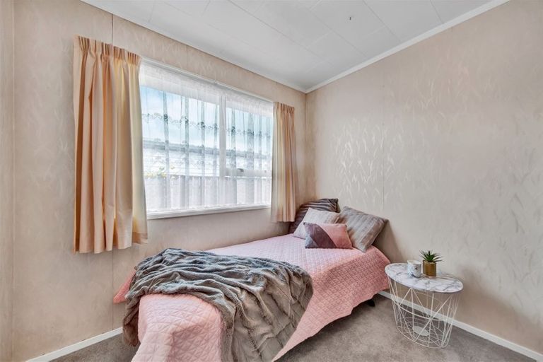 Photo of property in 12 Trimble Place, Bell Block, New Plymouth, 4312