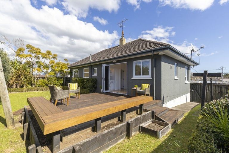 Photo of property in 11 Waimea Street, Westown, New Plymouth, 4310