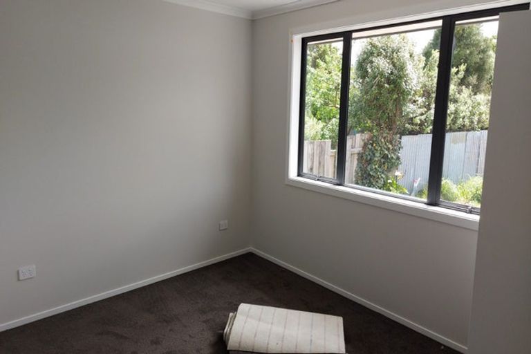 Photo of property in 5 Rewarewa Way, Timberlea, Upper Hutt, 5018