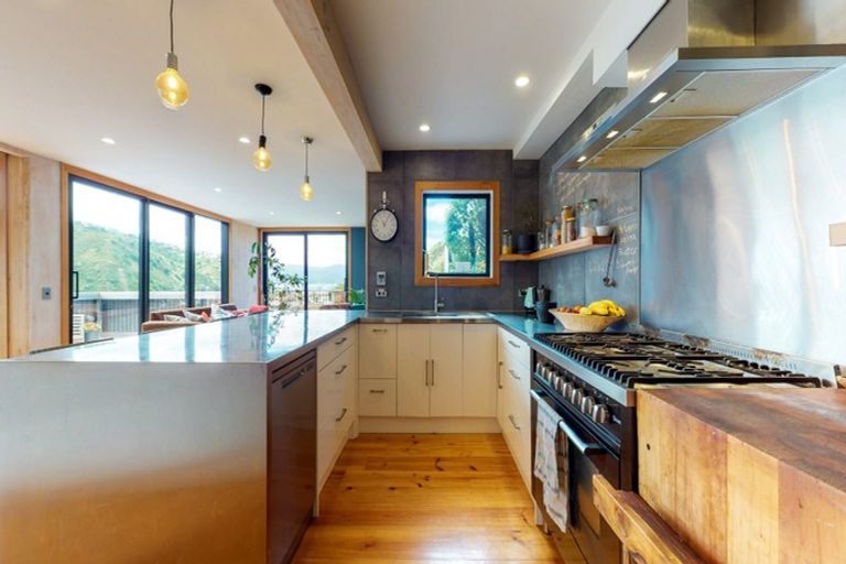 Photo of property in 4 Milne Terrace, Island Bay, Wellington, 6023