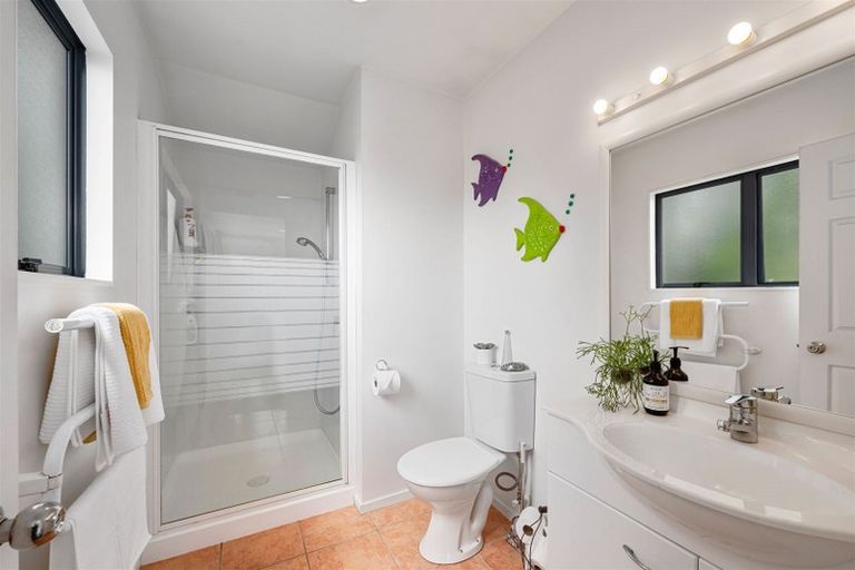 Photo of property in 2/95 Sylvan Avenue, Northcote, Auckland, 0627