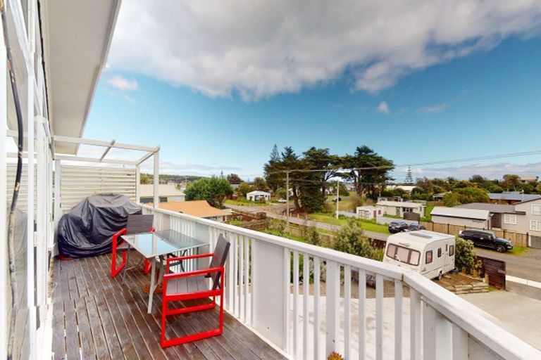 Photo of property in 72 Park Avenue, Waitarere Beach, Levin, 5510