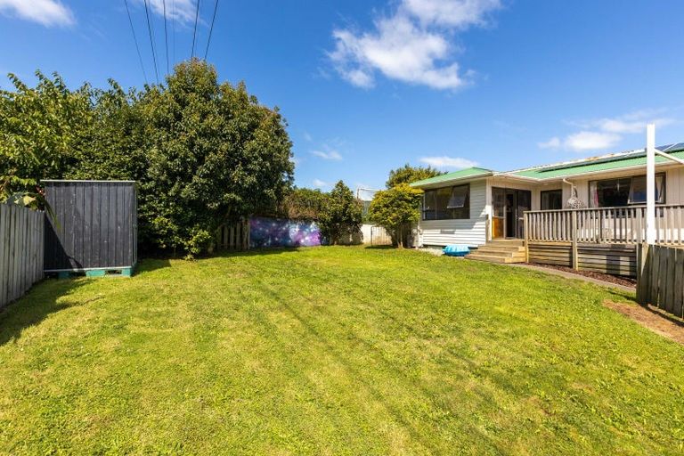 Photo of property in 114 Oxford Road, Okato, 4335