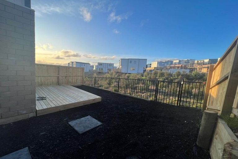 Photo of property in 35a Crestview Rise, Papakura, 2110