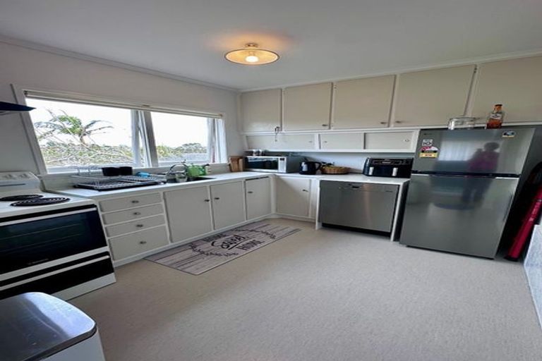 Photo of property in 2/38 Knightsbridge Drive, Forrest Hill, Auckland, 0620
