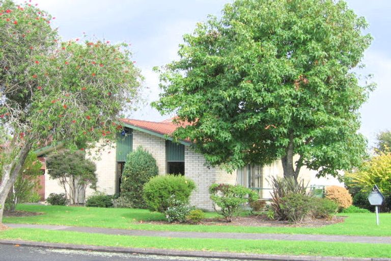 Photo of property in 16 Palmyra Way, Half Moon Bay, Auckland, 2012