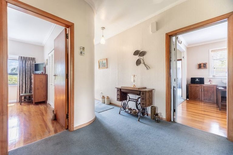 Photo of property in 42 Domain Road, Otaki, 5512