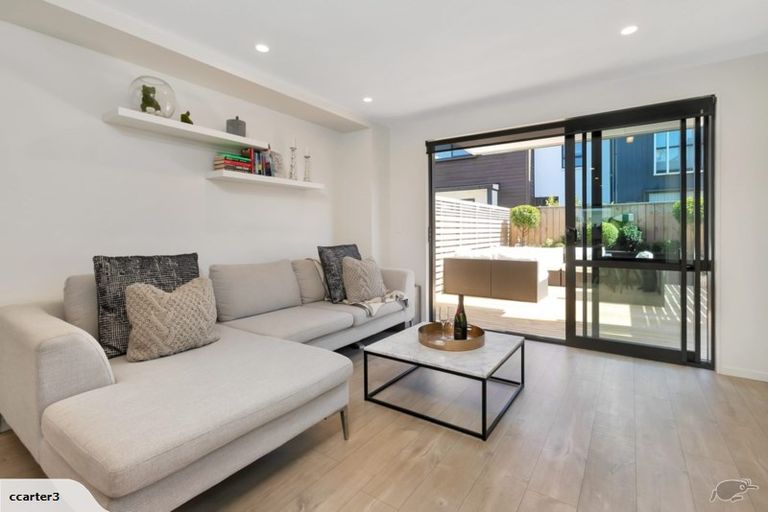 Photo of property in 47 Carder Court, Hobsonville, Auckland, 0618